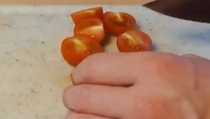 Un truco de cómo cortar los tomates. ¡Muy útil!