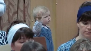 Estos padres llevaron a su hijita a una prueba del coro, ¡lo que hizo la pequeña