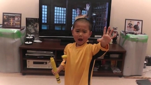 Tiene sólo 5 años y quiere ser como Bruce Lee. ¡Qué niño tan mono!