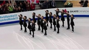 16 patinadores se pusieron en 4 filas. ¡Cuando se escuchó música, de admiración 
