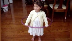 Cuando esta niña cogió su hula hoop, hizo algo digno de memorizar e. 