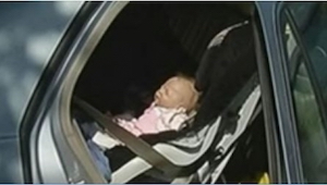 Este bebé no respiraba. ¡Cuando llegó la policía, descubrió algo muy raro!