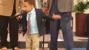 Un niño de 4 años empezó a cantar en la iglesia. ¿Cuando terminó? ¡Me impresionó